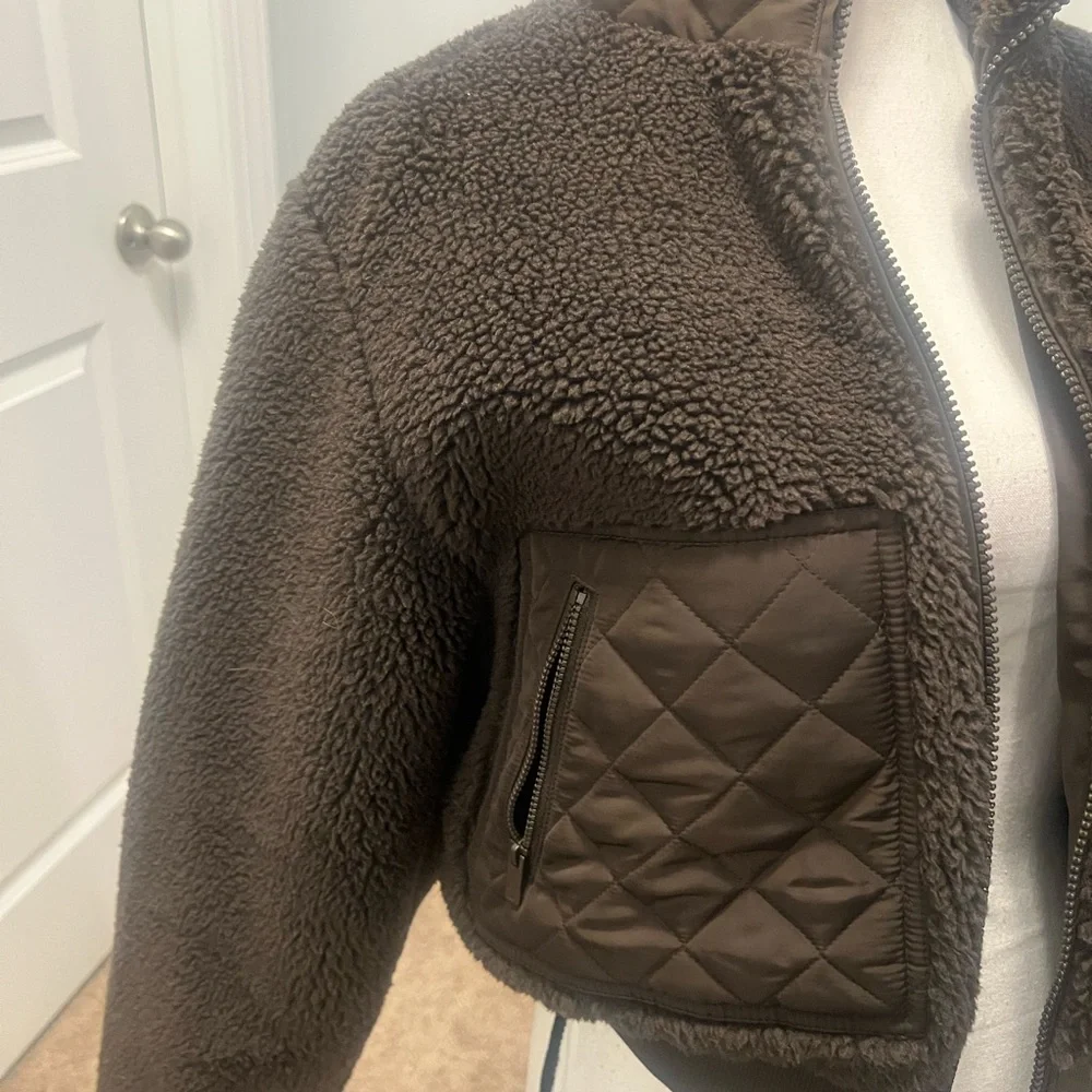 Sherpa Edge Bomber
Alo   Xsmall. NWOT. - Picture 7 of 14